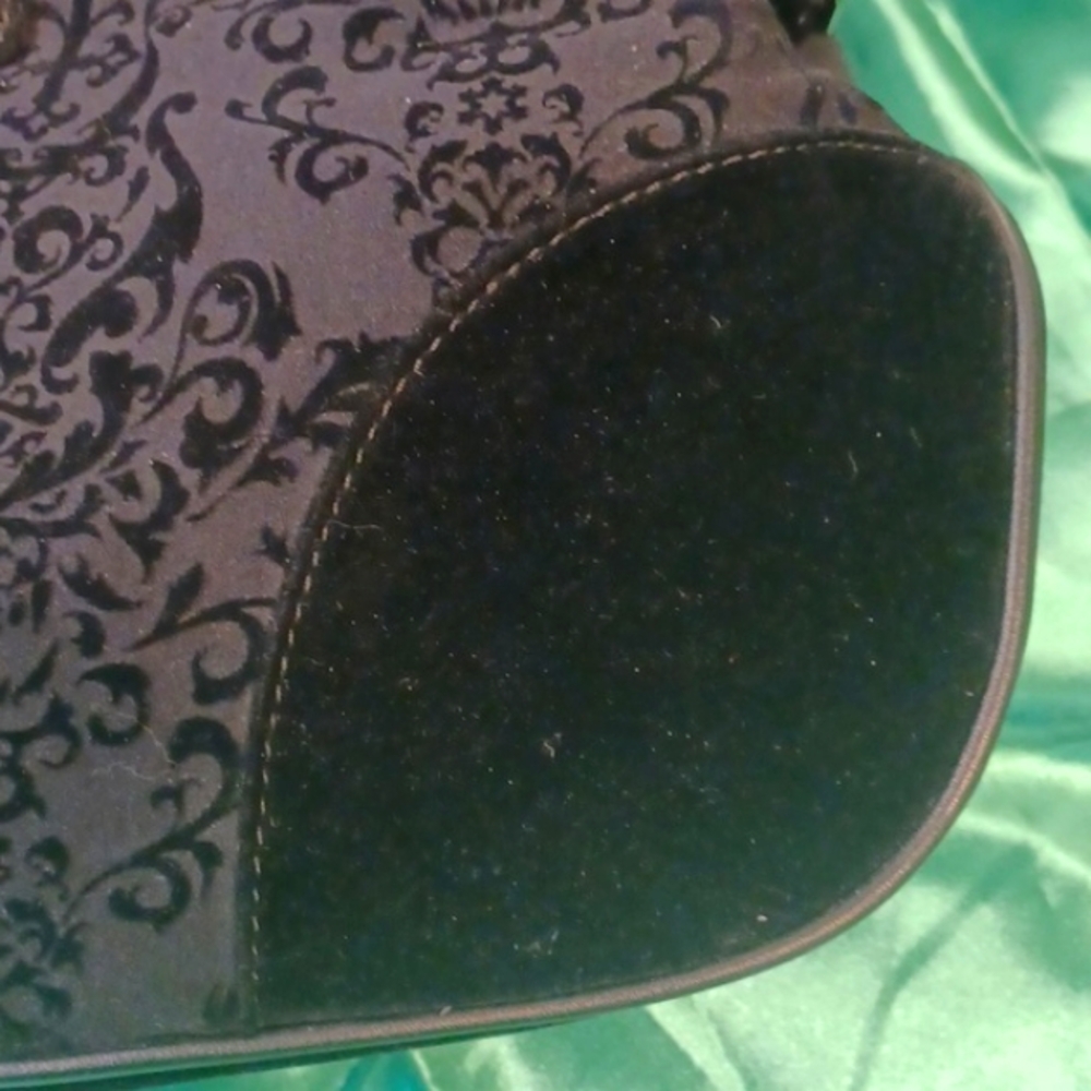 KILLSTAR BANSHEE HANDBAG HANDELS AND CROSSBODY STRAP VELVET STRAPS AND HANDEL - Picture 5 of 17